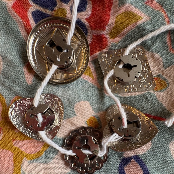 🤠 5 pc Vintage Western Concho Button Covers - Picture 3 of 4